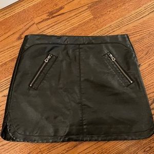 Black leather mini skirt w zippers